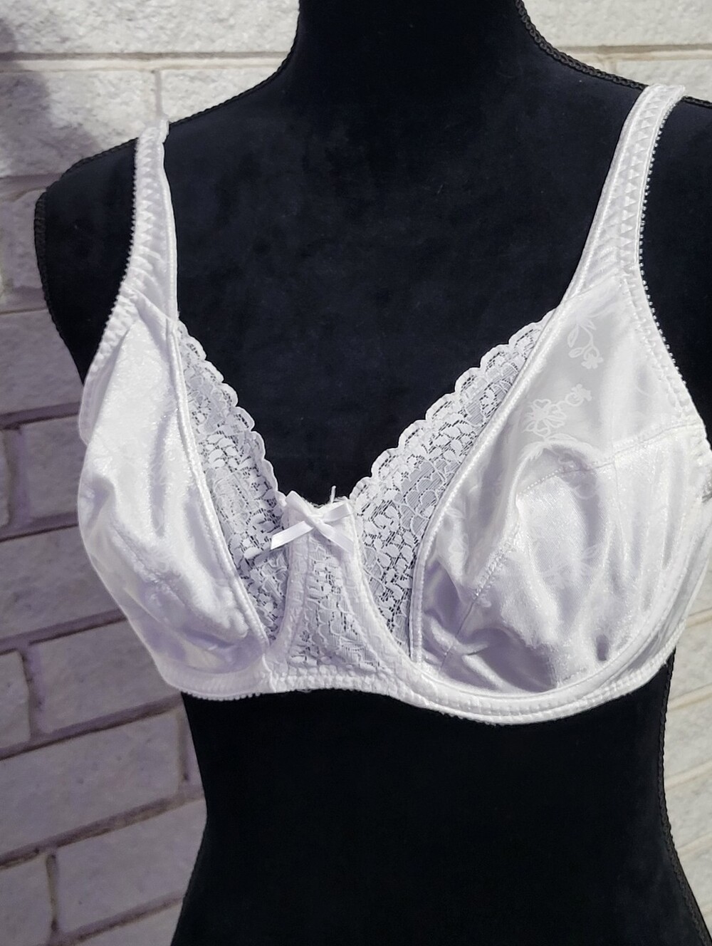 Playtex Secrets Bundle 38 B White Underwire Bras #4422 Lace One Pair